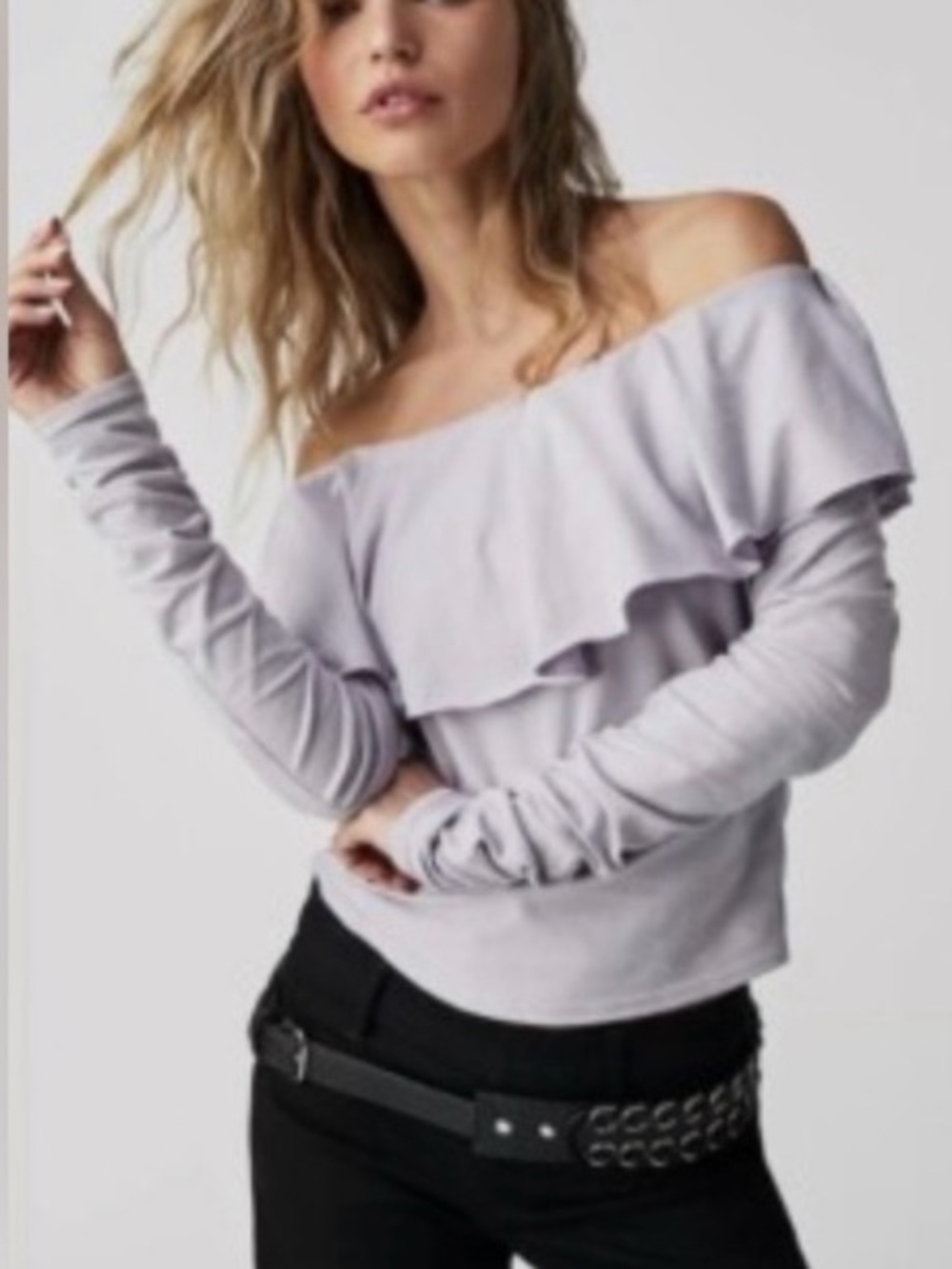NWOT Free people lavender over the shoulder ruffle trim
Top sz L